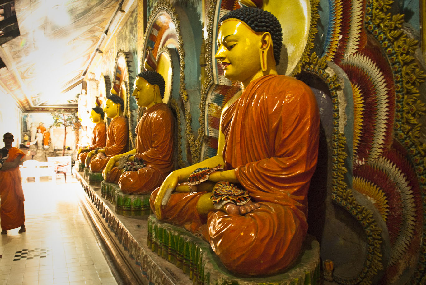 Kelaniya Raja Maha Vihara Buddhist temple, Negombo Sri Lanka Photo: Aldona Kmiec